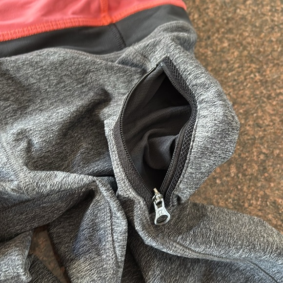 LULULEMON LADIES GRAY ORAN WAIST TWO ZIPPER POCKETS CAPRI LEGGINGS-4 - Picture 4 of 8